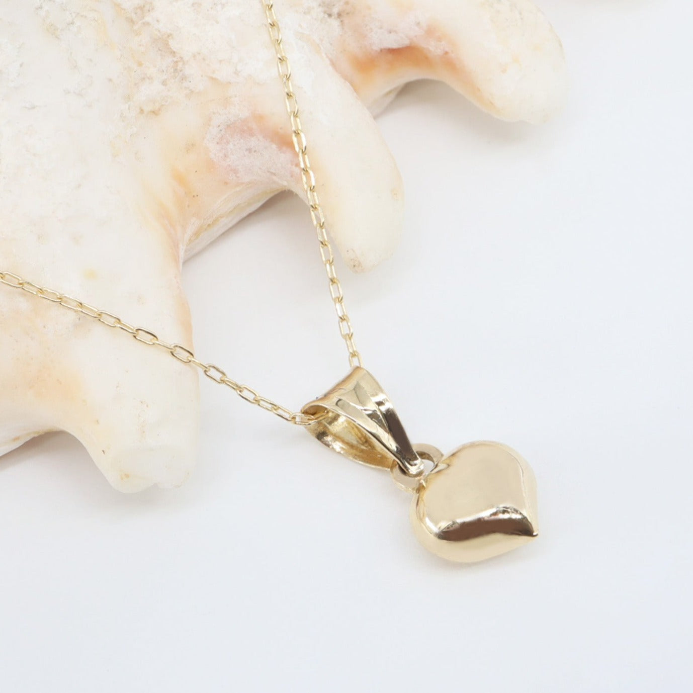 Kalpli Minimal Altın Kolye