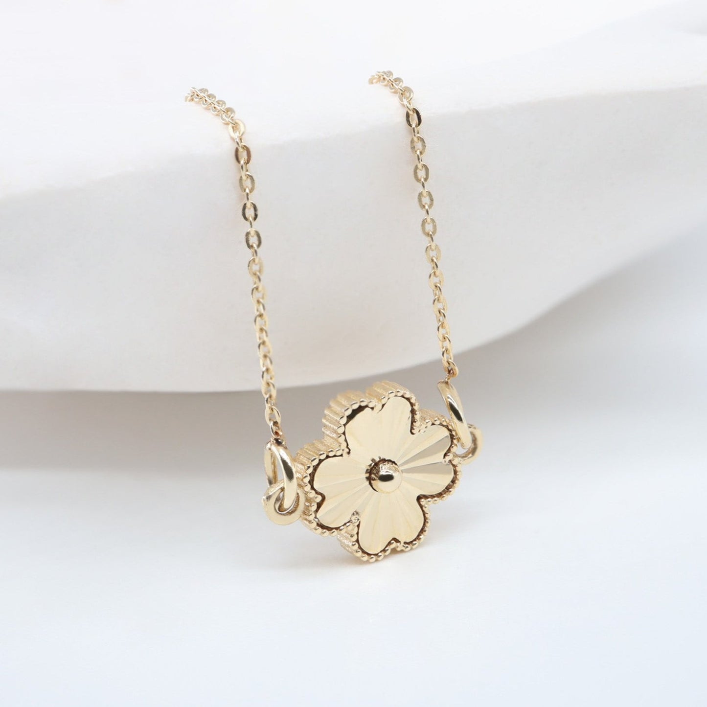 Yonca Altın Kolye