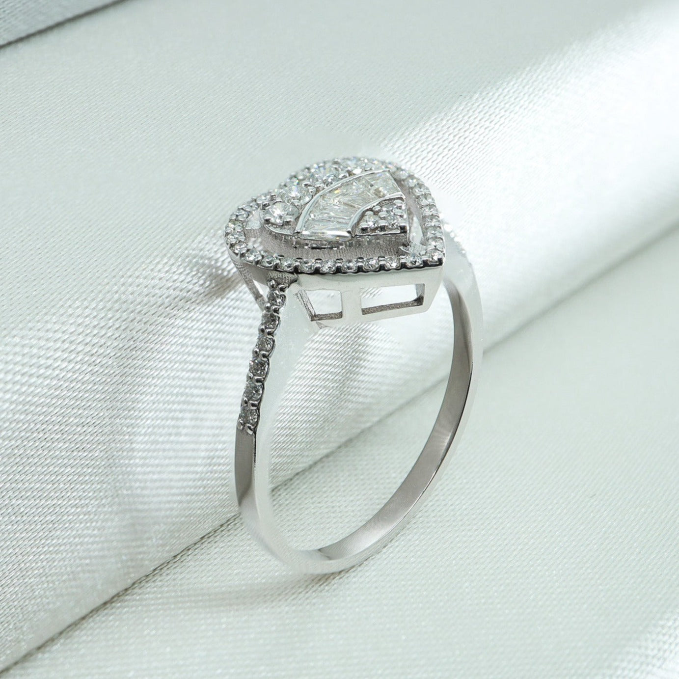 0,45ct Kalp Baget Pırlanta