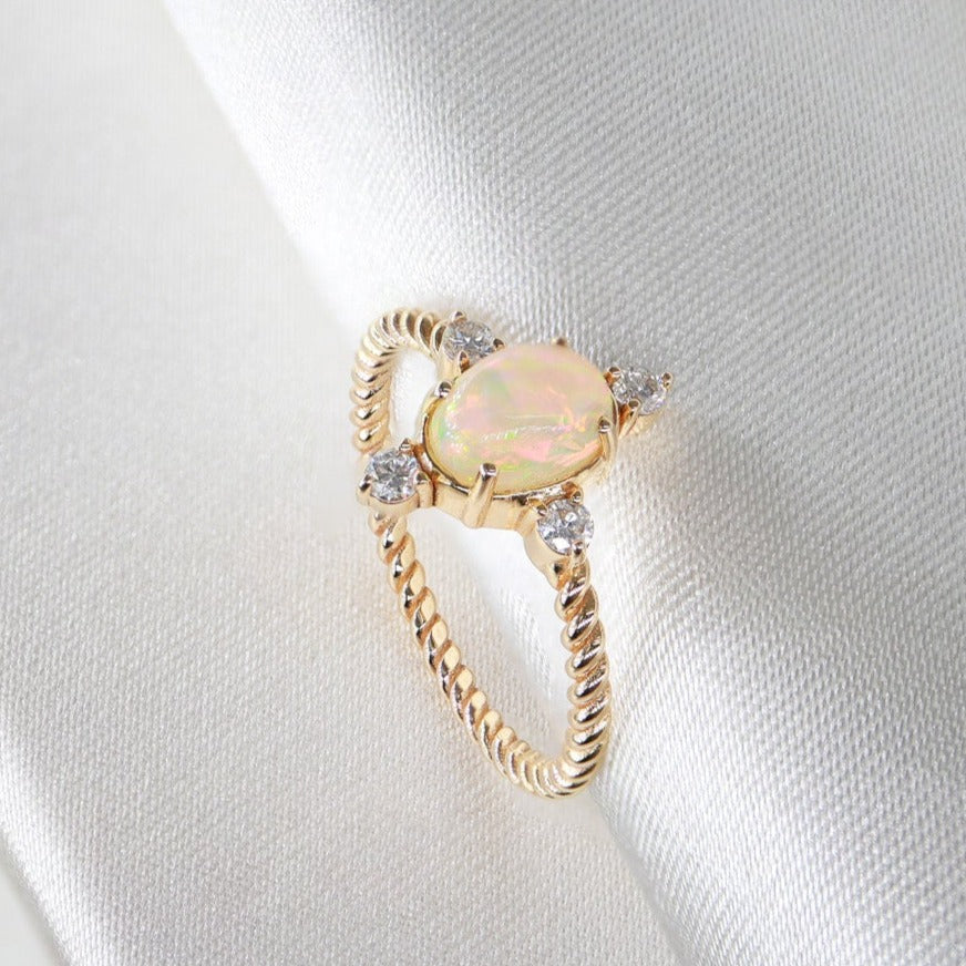 Oval Kapşon Opal Taş & Pırlanta
