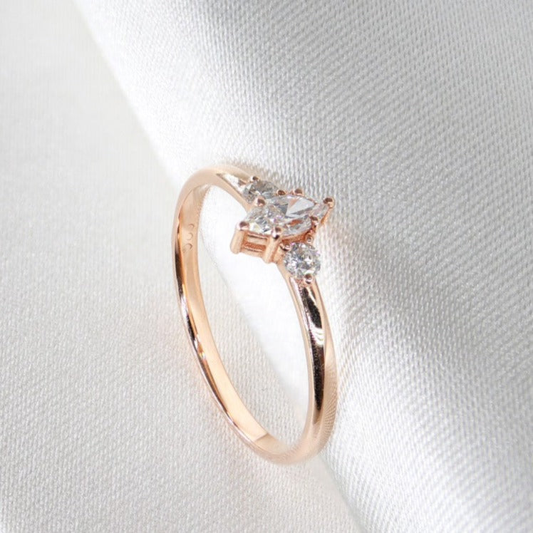 Ortası Markiz Kenarları Yuvarlak Pırlanta