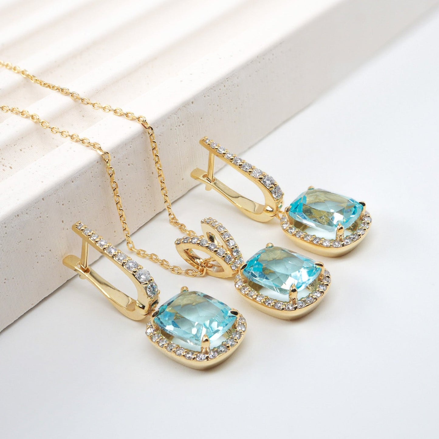 Cushion Kesim Mavi Topaz & Pırlanta Set