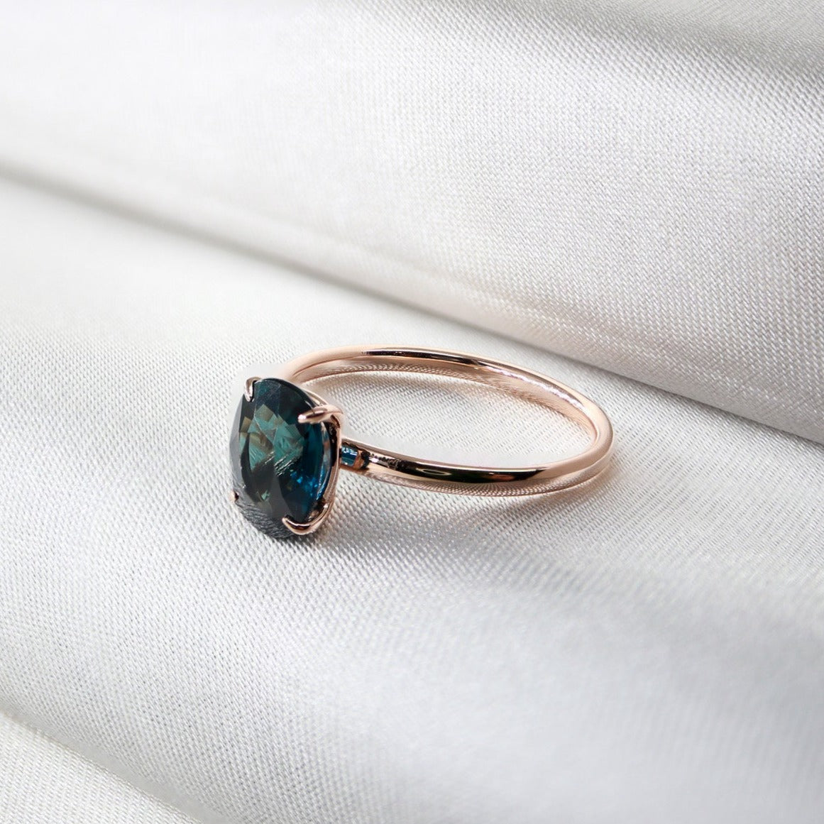 Oval Safir Taşlı Yüzük