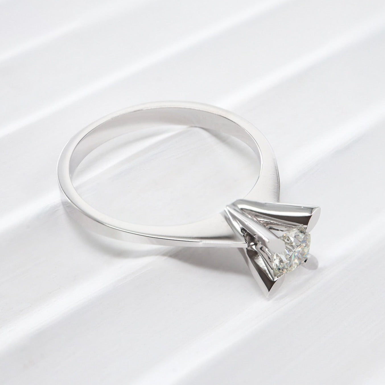 0,30ct Badem Tırnak Tektaş