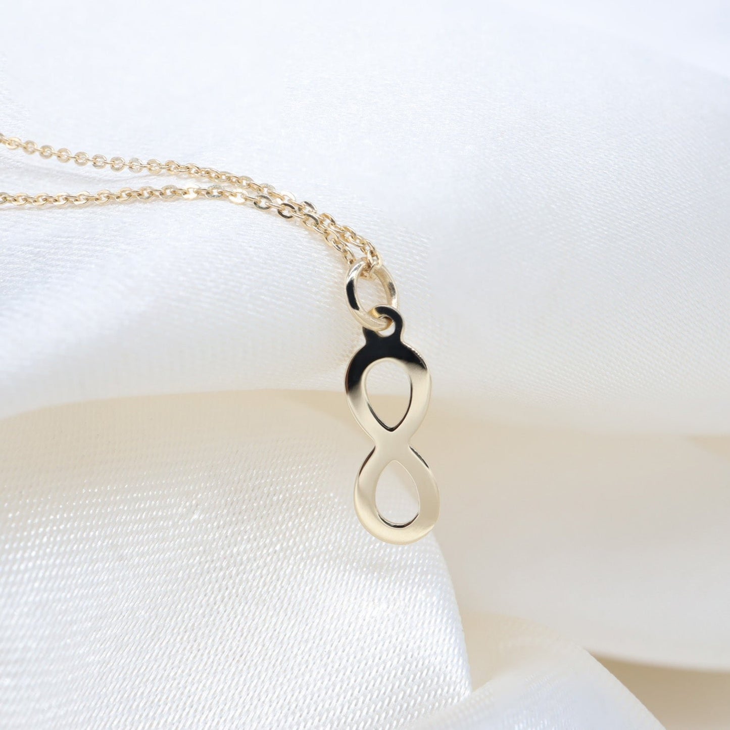 Sonsuzluk İşareti Altın Kolye