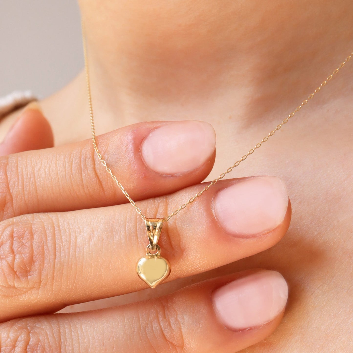 Kalpli Minimal Altın Kolye