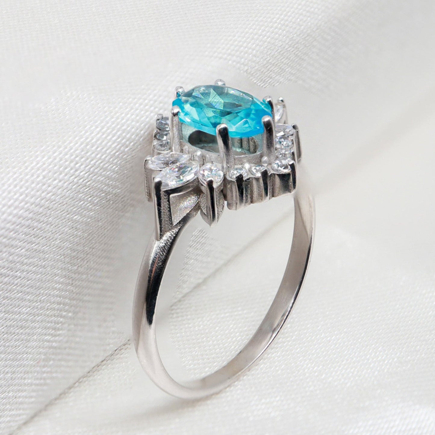 Oval Aquamarin & Markiz Pırlanta