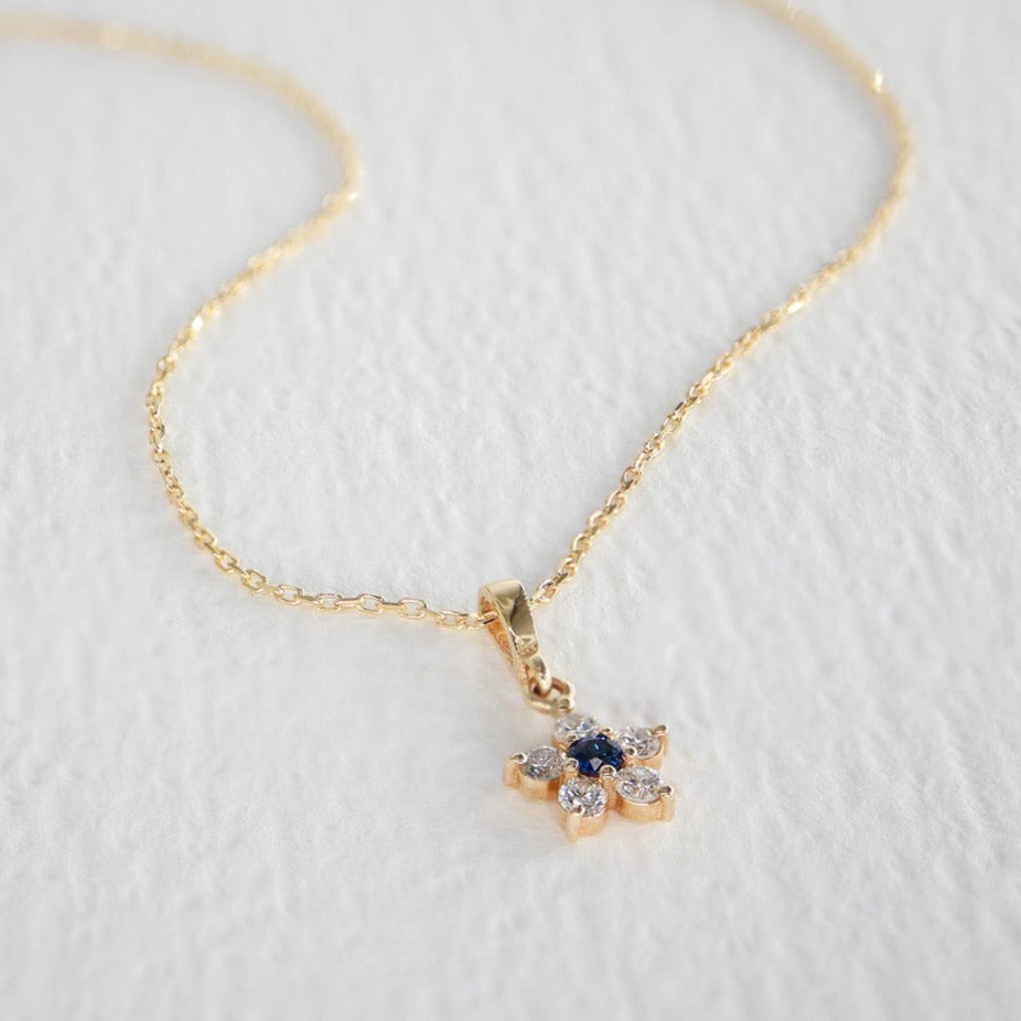 Papatya Model Safir & Pırlanta Minimal Kolye