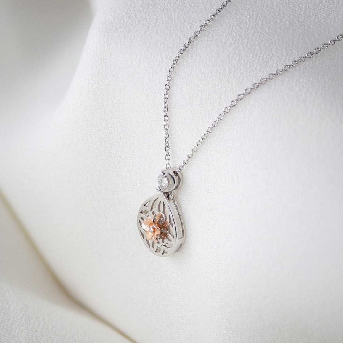 Minimal Pırlantalı Altın Kolye