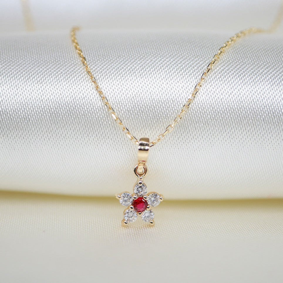 Papatya Model Yakut & Pırlanta Minimal Kolye