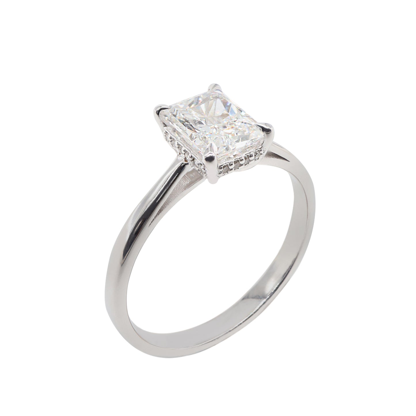 Kenar Taşlı Radyan Kesim Pırlanta Yüzük