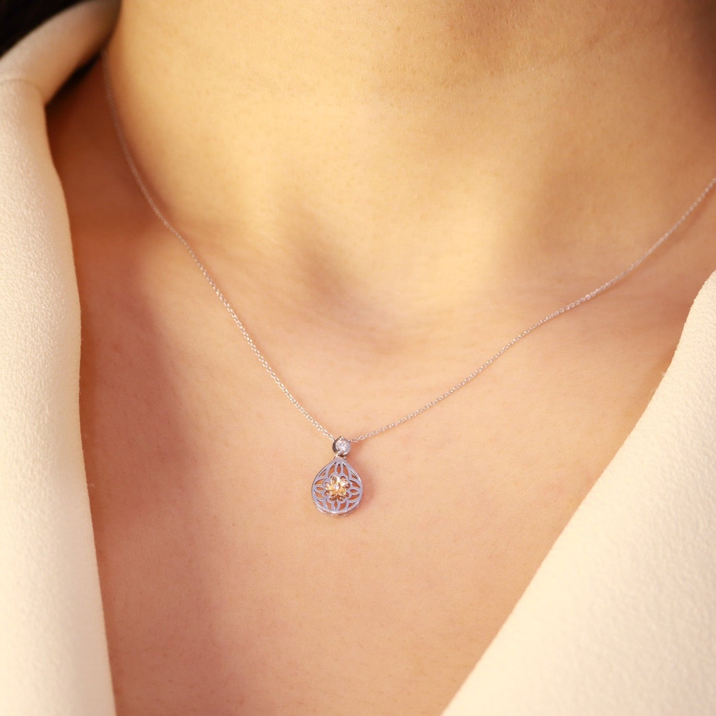 Minimal Pırlantalı Altın Kolye