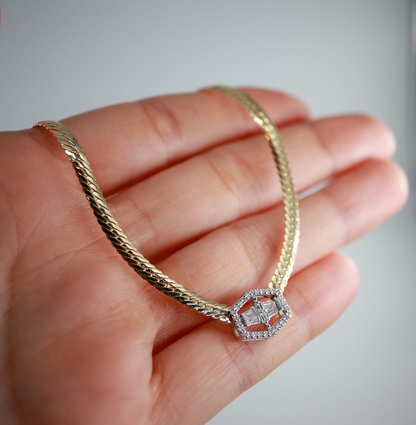 0,30ct Balık Sırtı Zincirli Pırlanta Baget Kolye