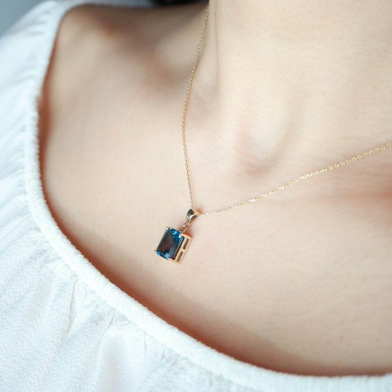 Emerald Kesim London Topaz Kolye