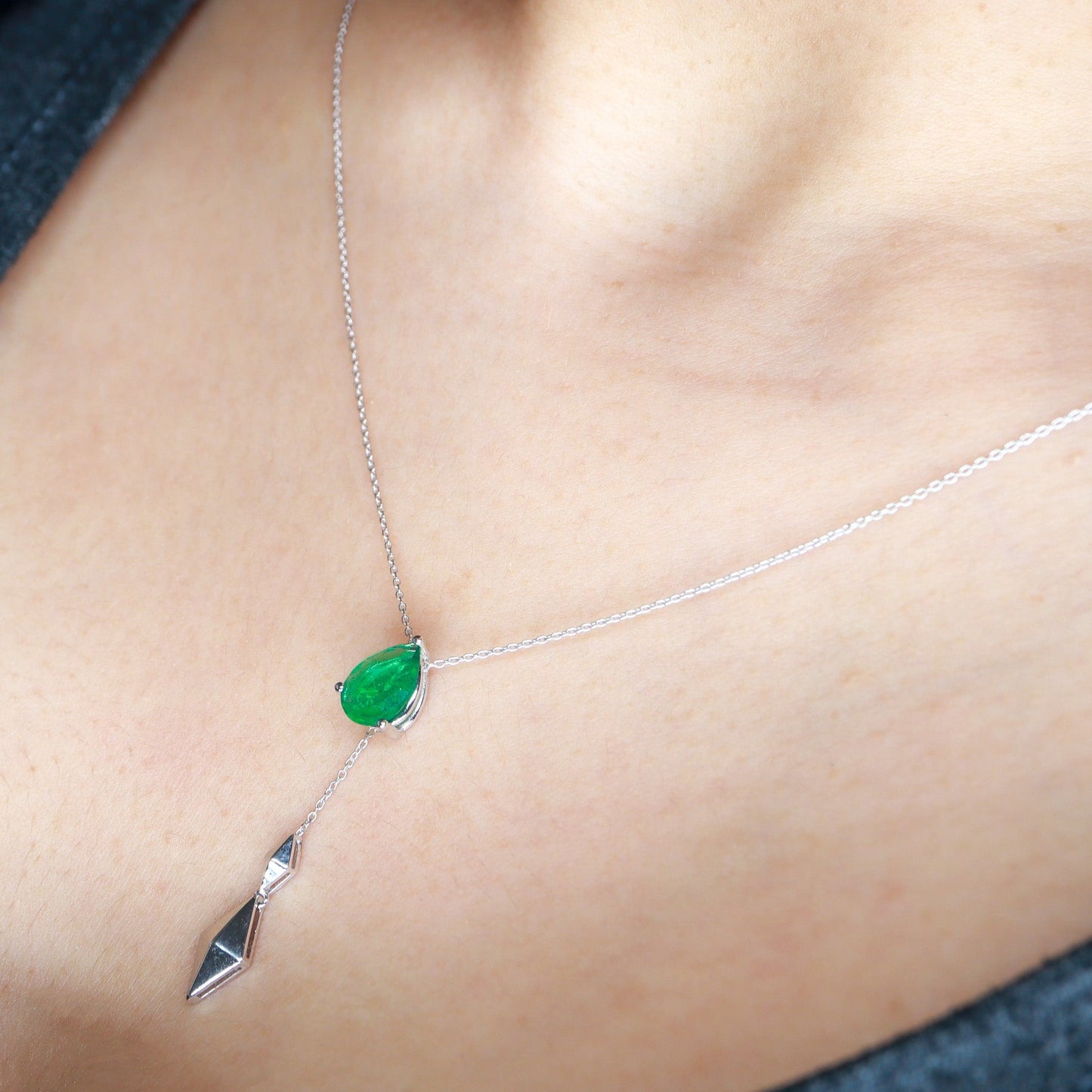 Damla Zümrüt Taşlı Kolye