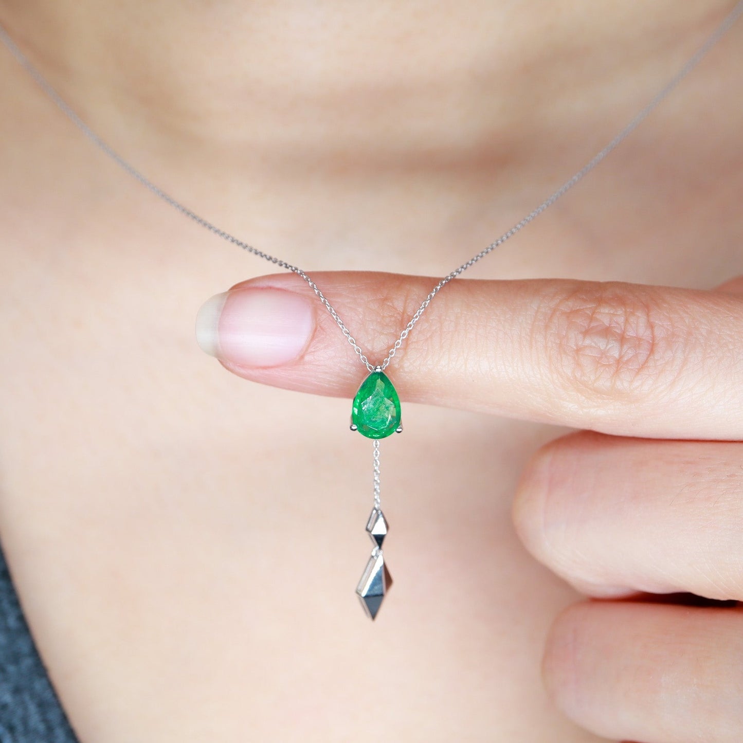 Damla Zümrüt Taşlı Kolye