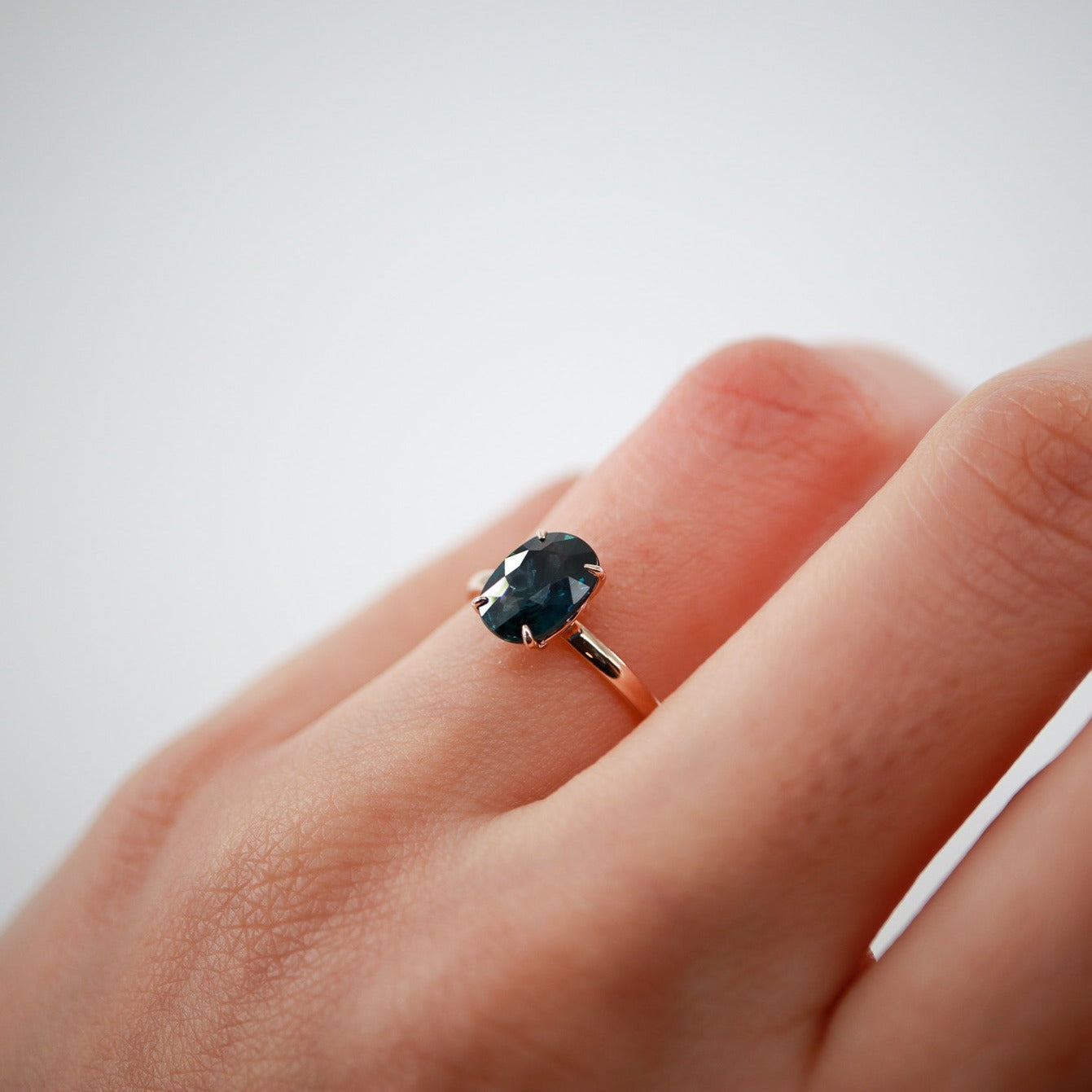 Oval Safir Taşlı Yüzük