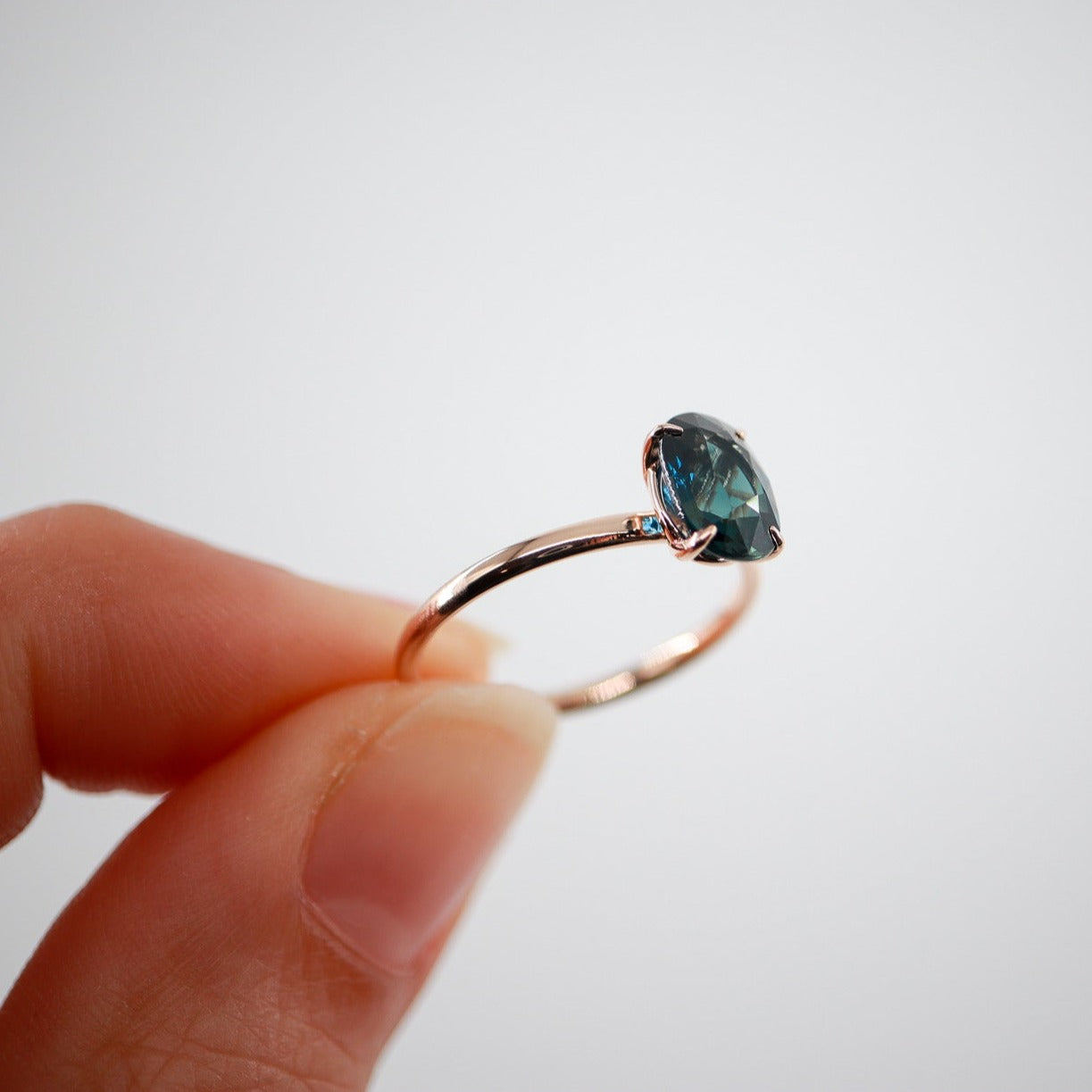 Oval Safir Taşlı Yüzük