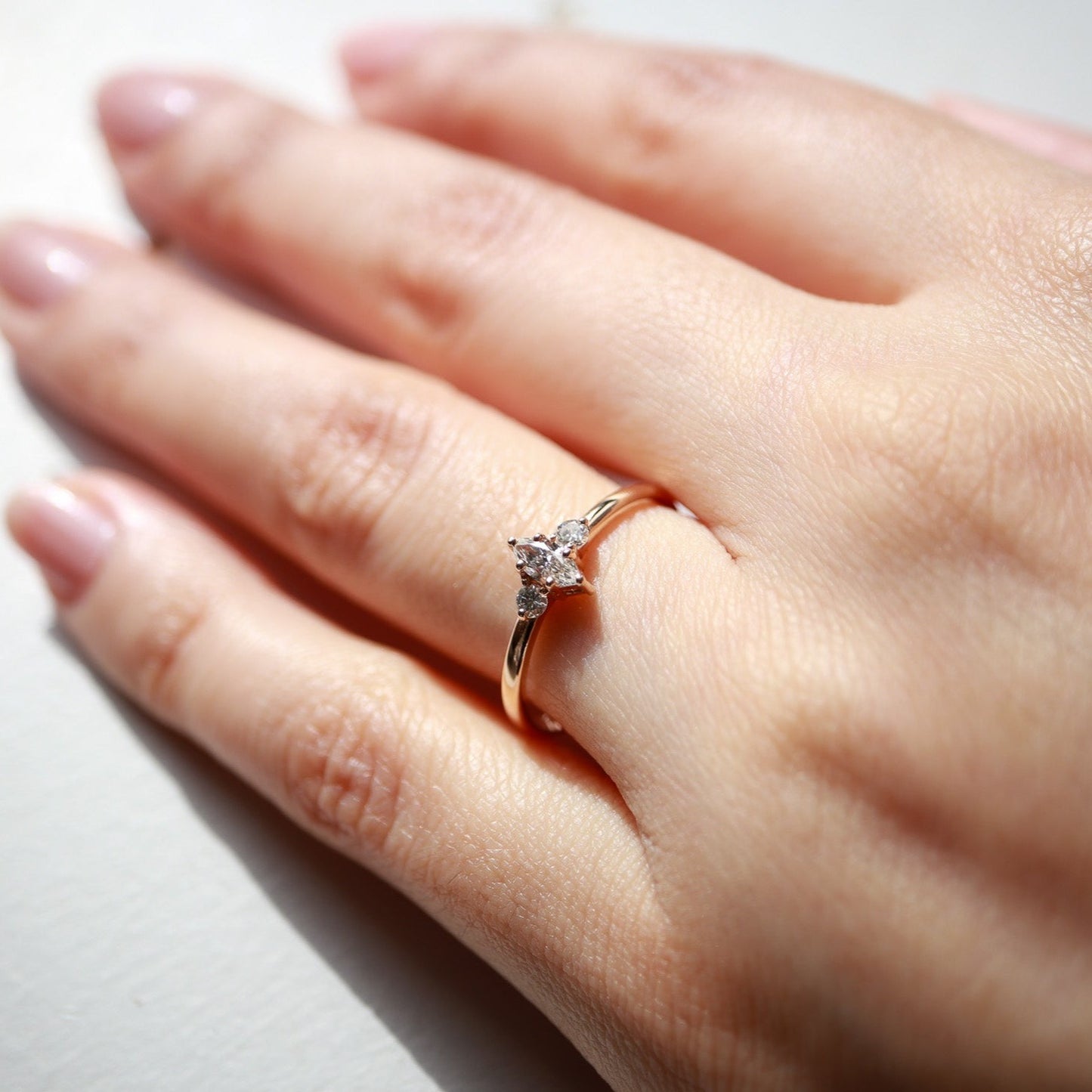 Ortası Markiz Kenarları Yuvarlak Pırlanta