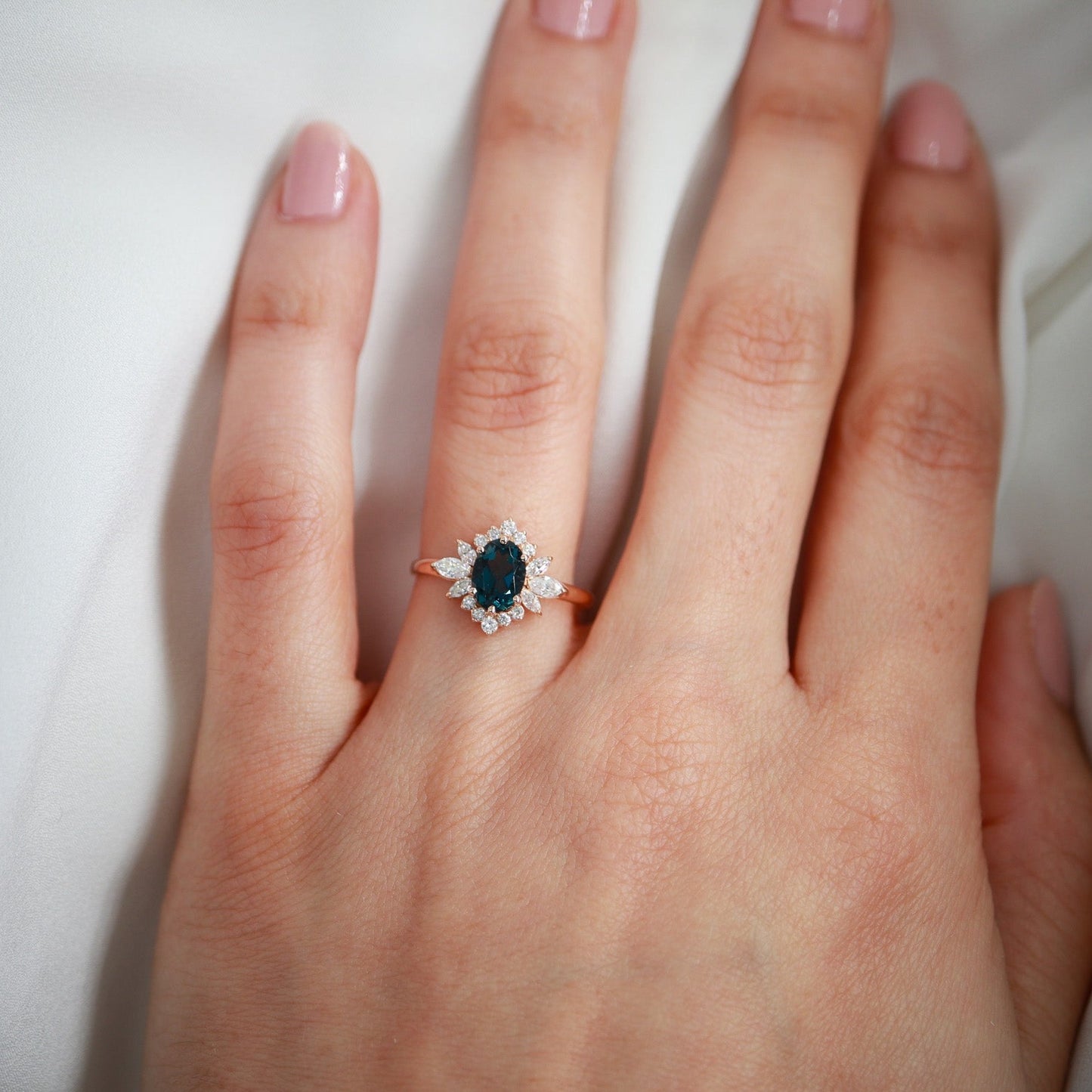 Oval London Topaz & Markiz Pırlanta