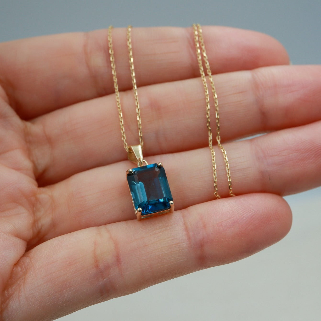 Emerald Kesim London Topaz Kolye