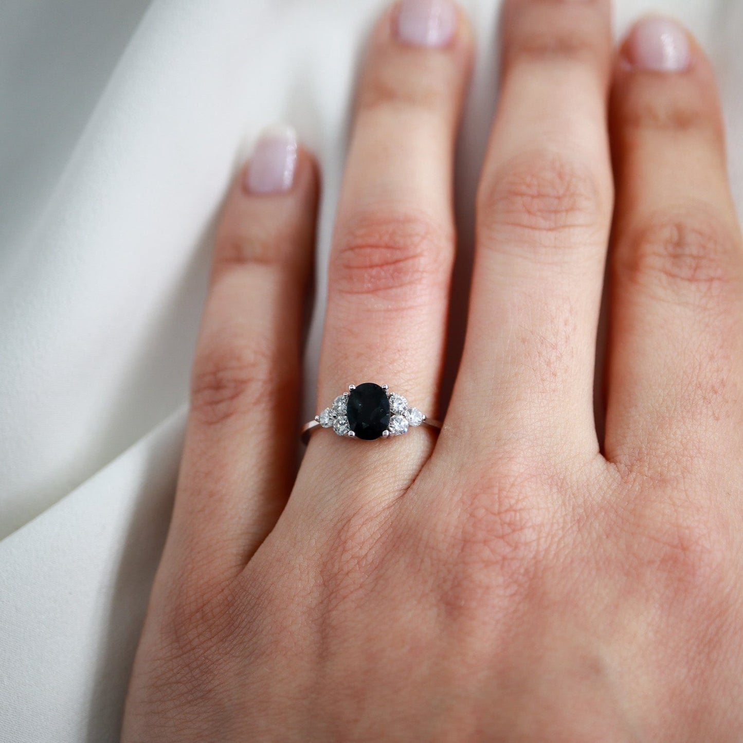 Oval Kesim Safir & Pırlanta Yüzük