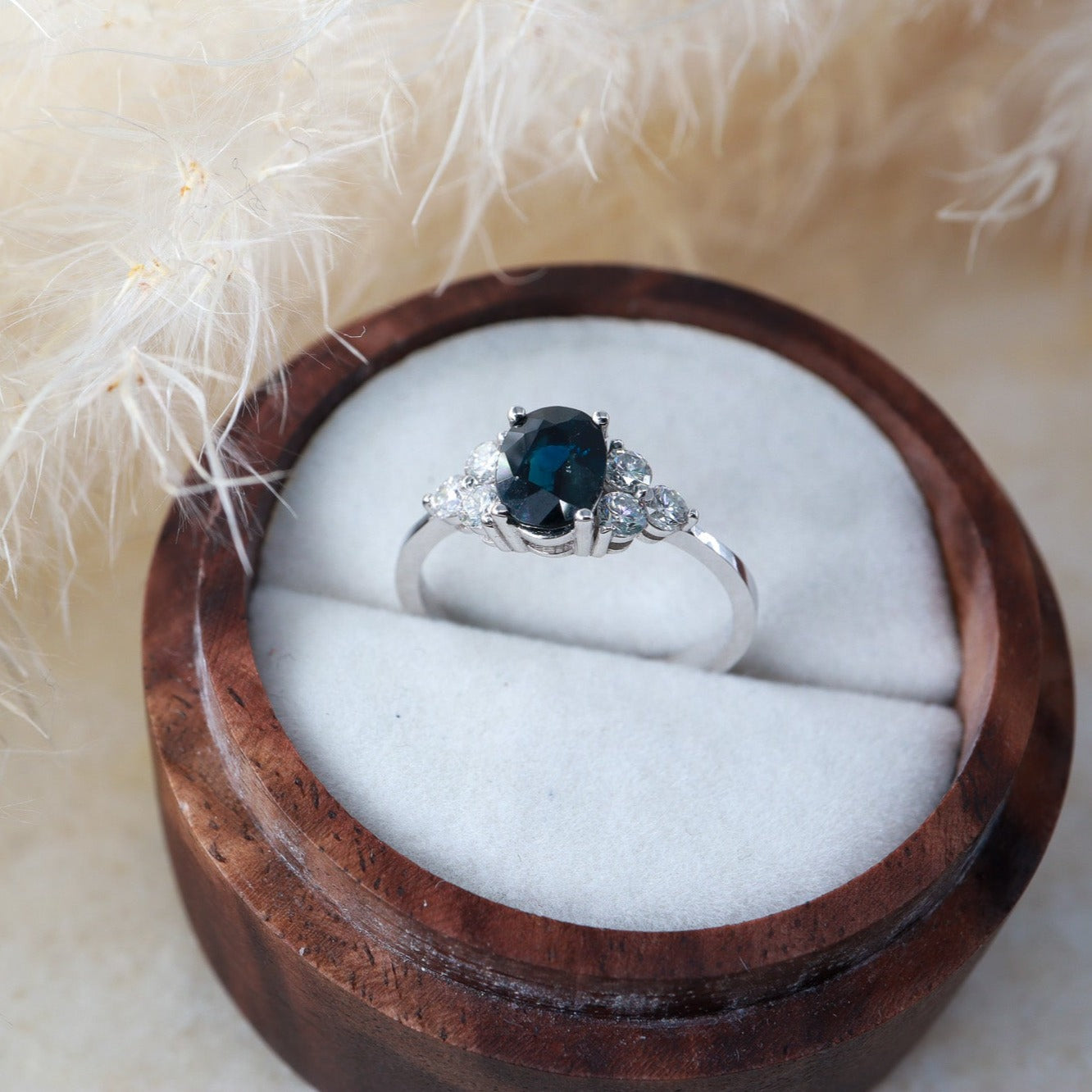 Oval Kesim Safir & Pırlanta Yüzük