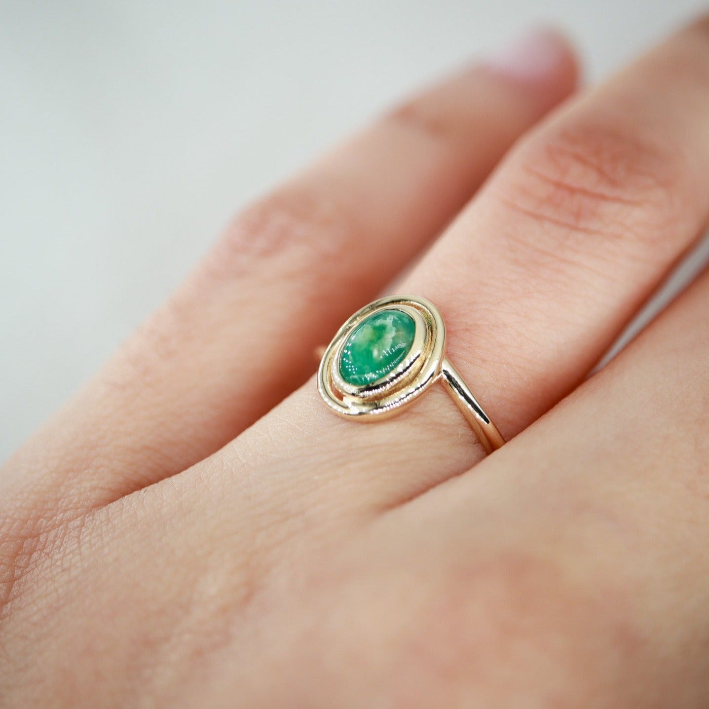 Oval Zümrüt Taşlı Yüzük