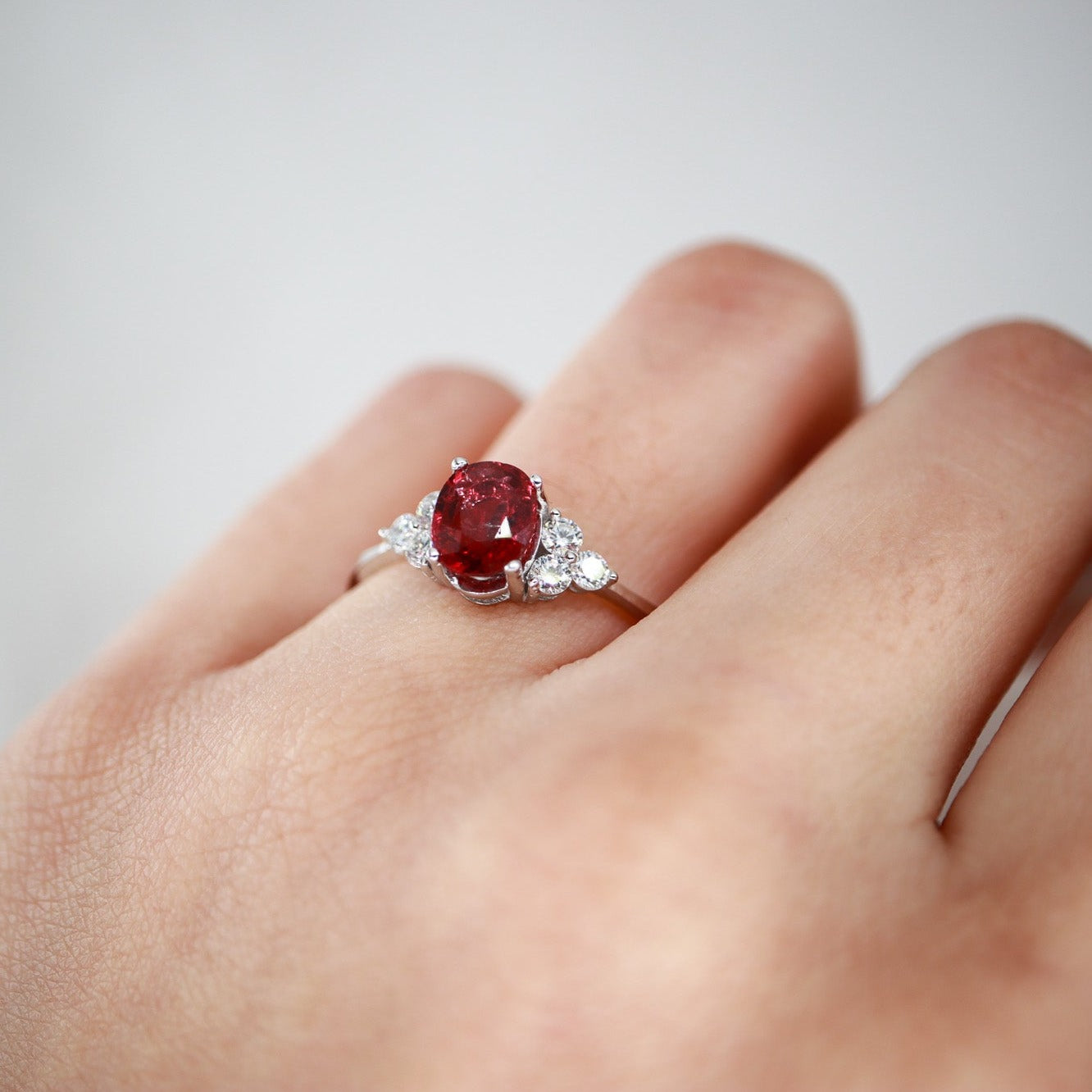 Oval Yakut & Pırlanta Yüzük