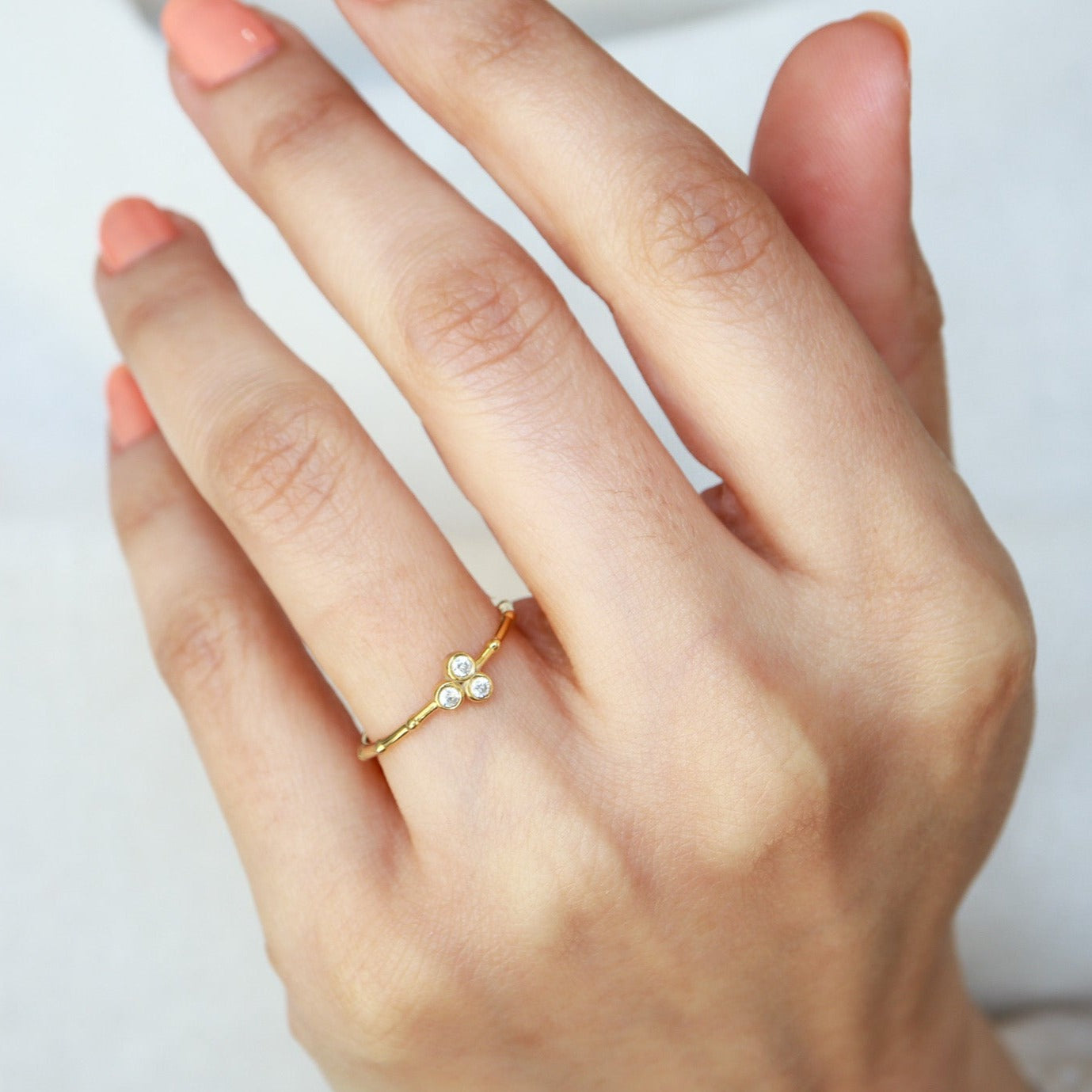 Üç Taşlı Pırlantalı Minimal Yüzük