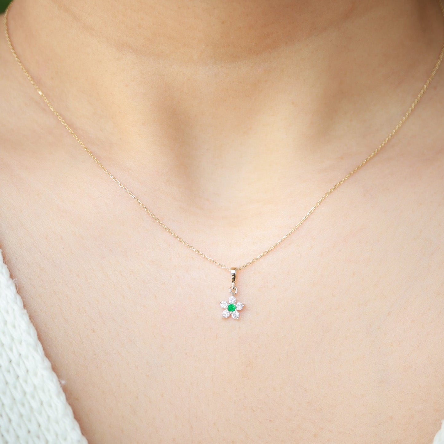 Papatya Model Zümrüt & Pırlanta Minimal Kolye