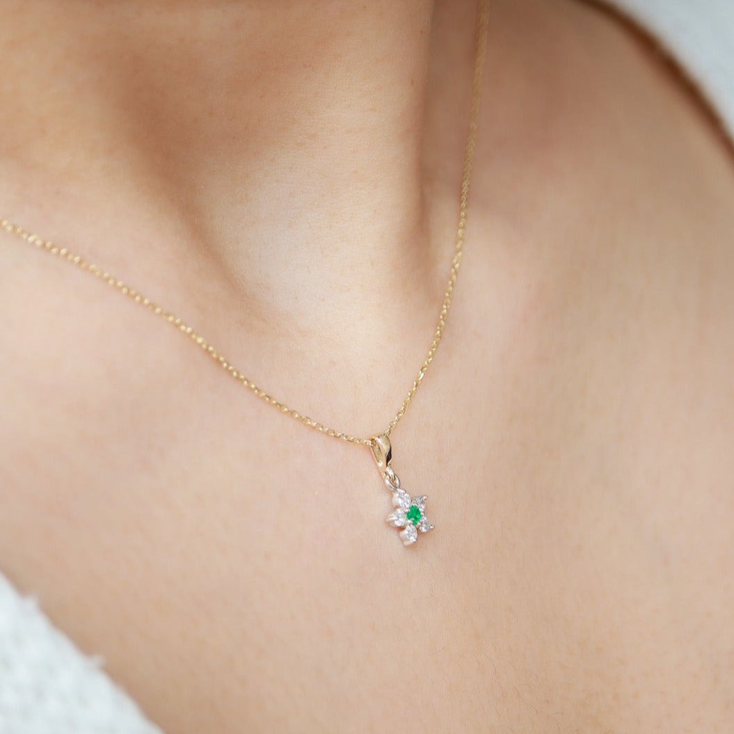 Papatya Model Zümrüt & Pırlanta Minimal Kolye