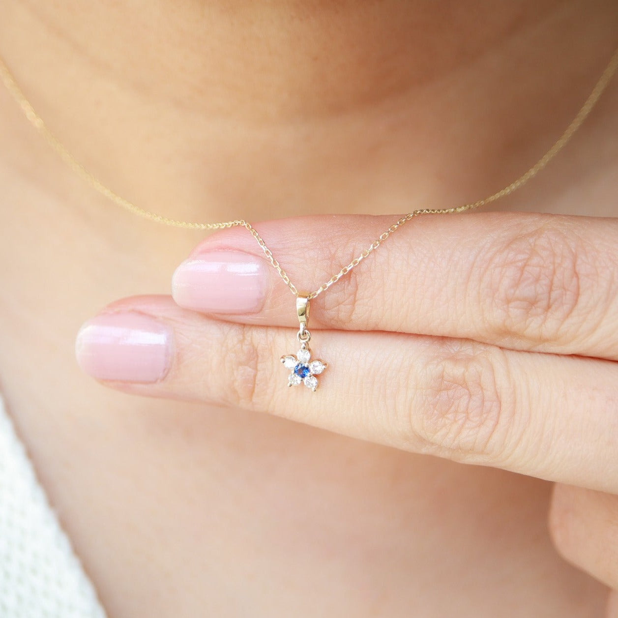 Papatya Model Safir & Pırlanta Minimal Kolye