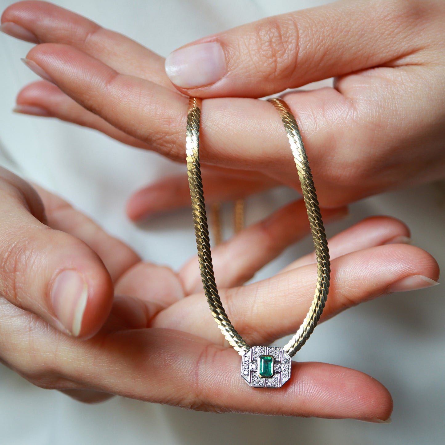 Balık Sırtı Zincirli Zümrüt & Pırlanta Baget Kolye