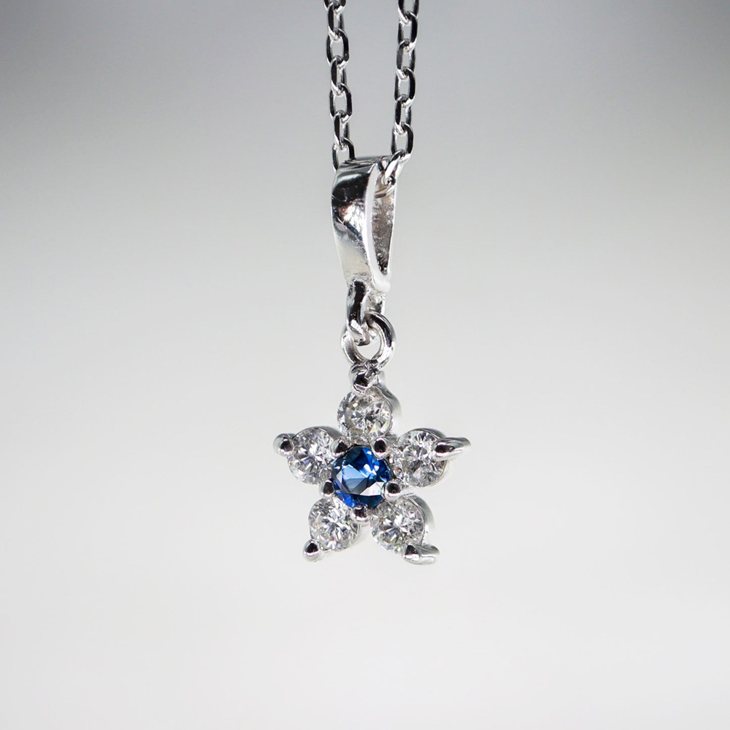 Papatya Model Safir & Pırlanta Minimal Kolye