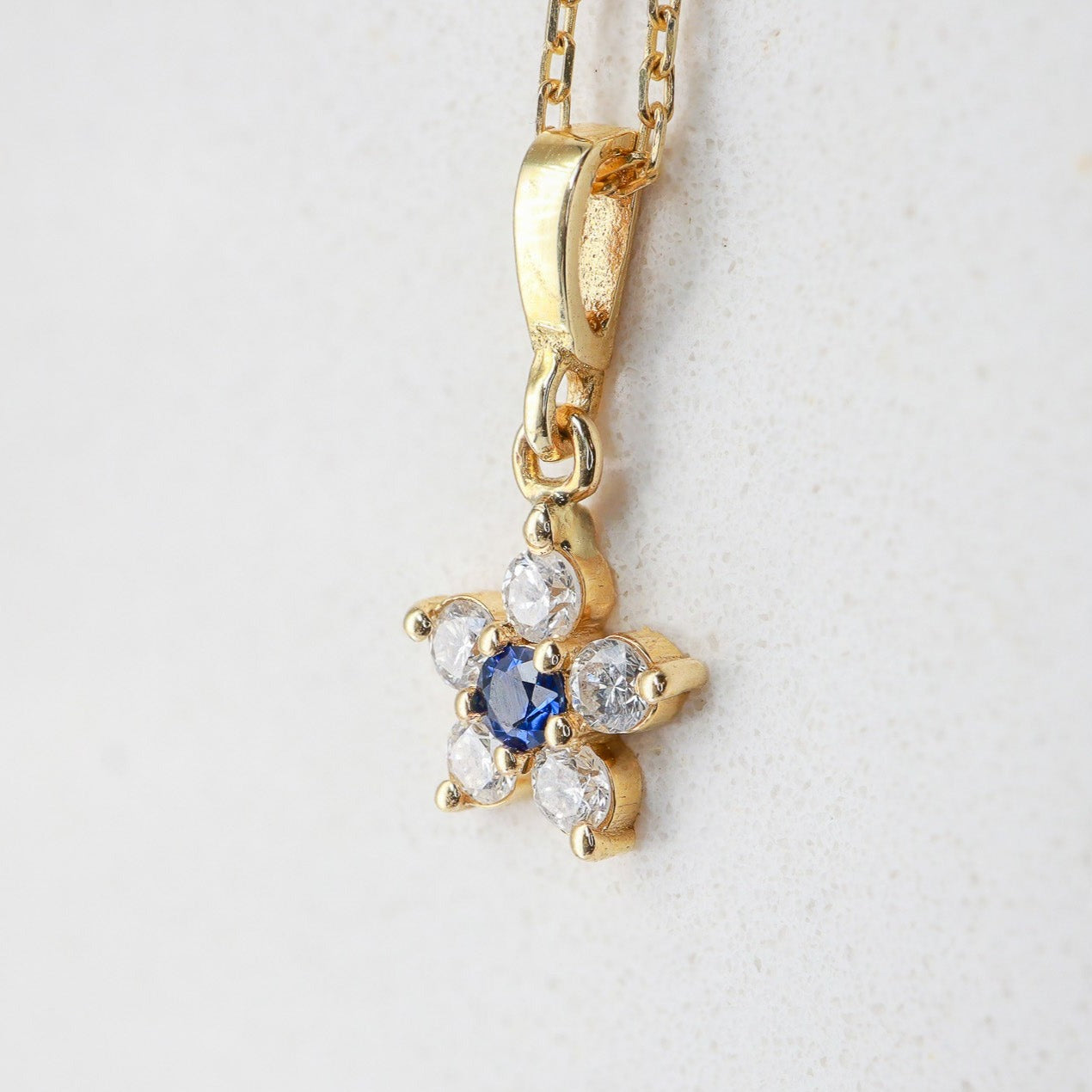 Papatya Model Safir & Pırlanta Minimal Kolye