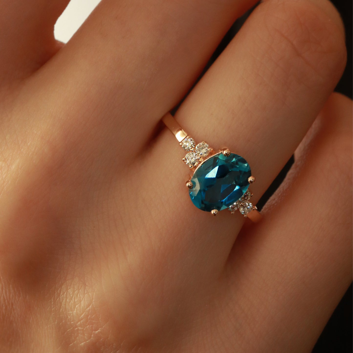 Oval London Topaz & Pırlanta Yüzük