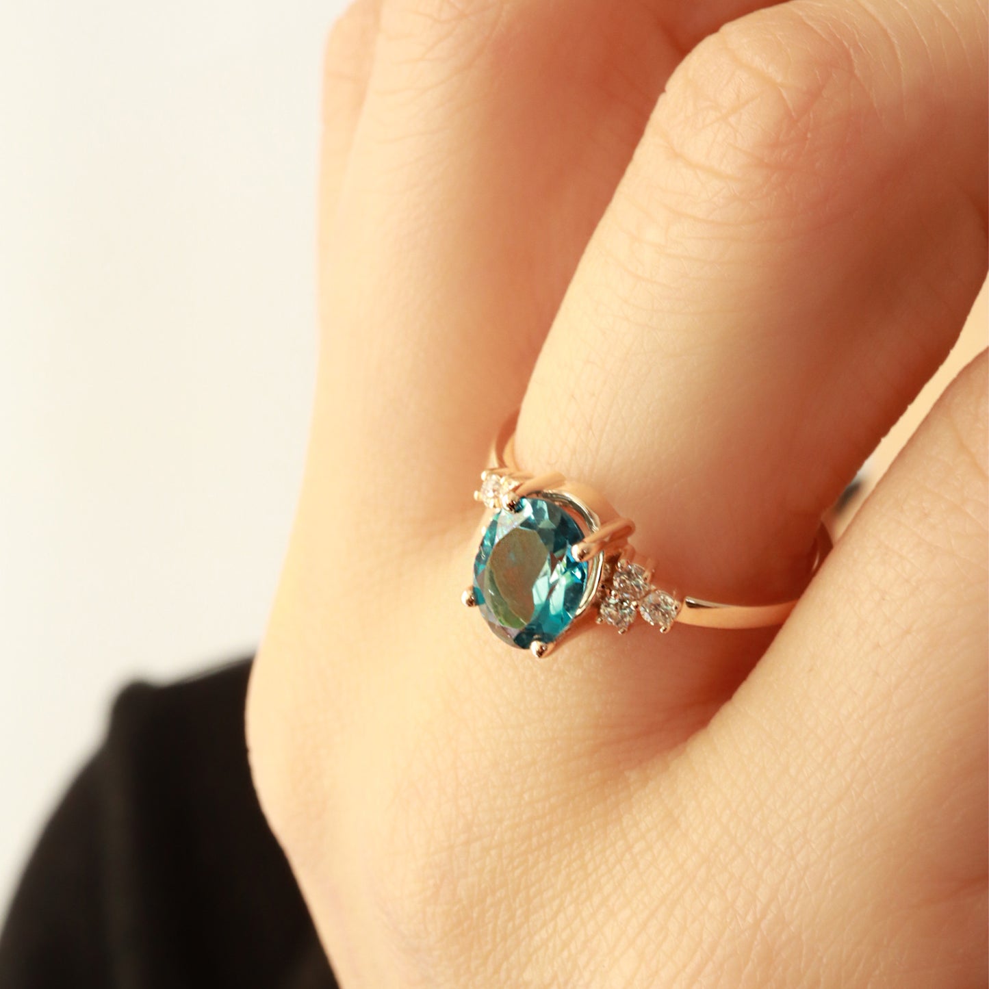 Oval London Topaz & Pırlanta Yüzük