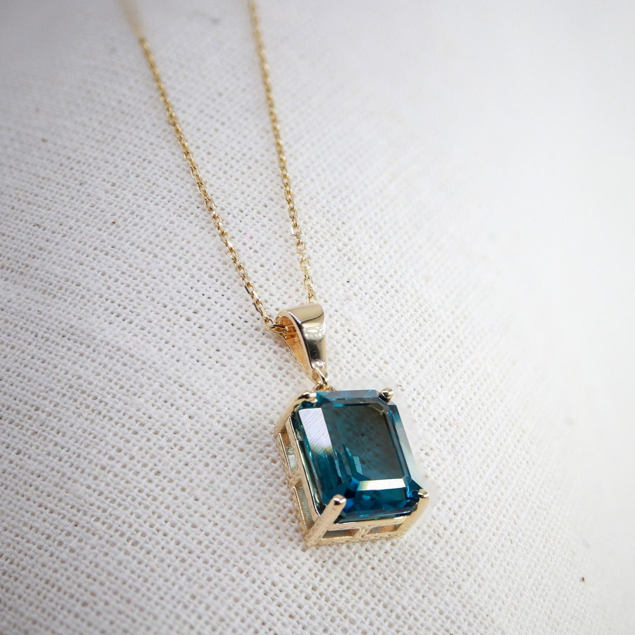 Emerald Kesim London Topaz Kolye