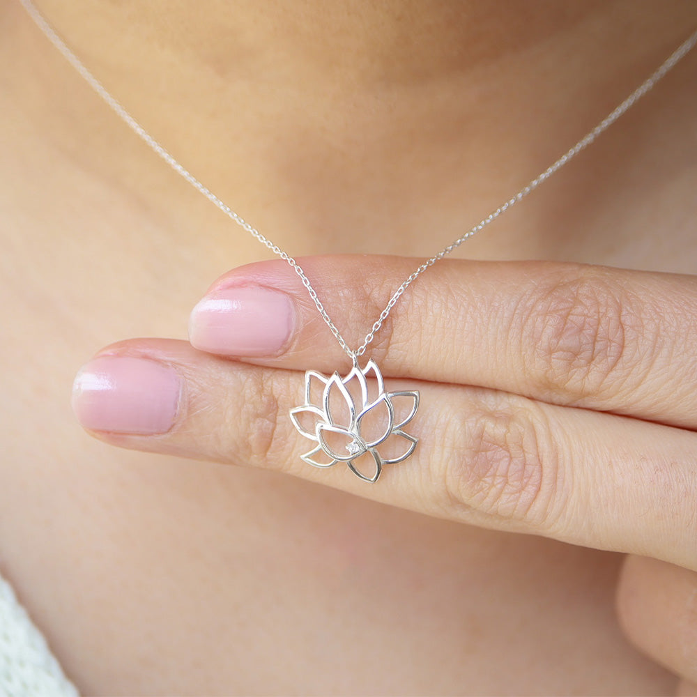 Lotus Pırlantalı Kolye