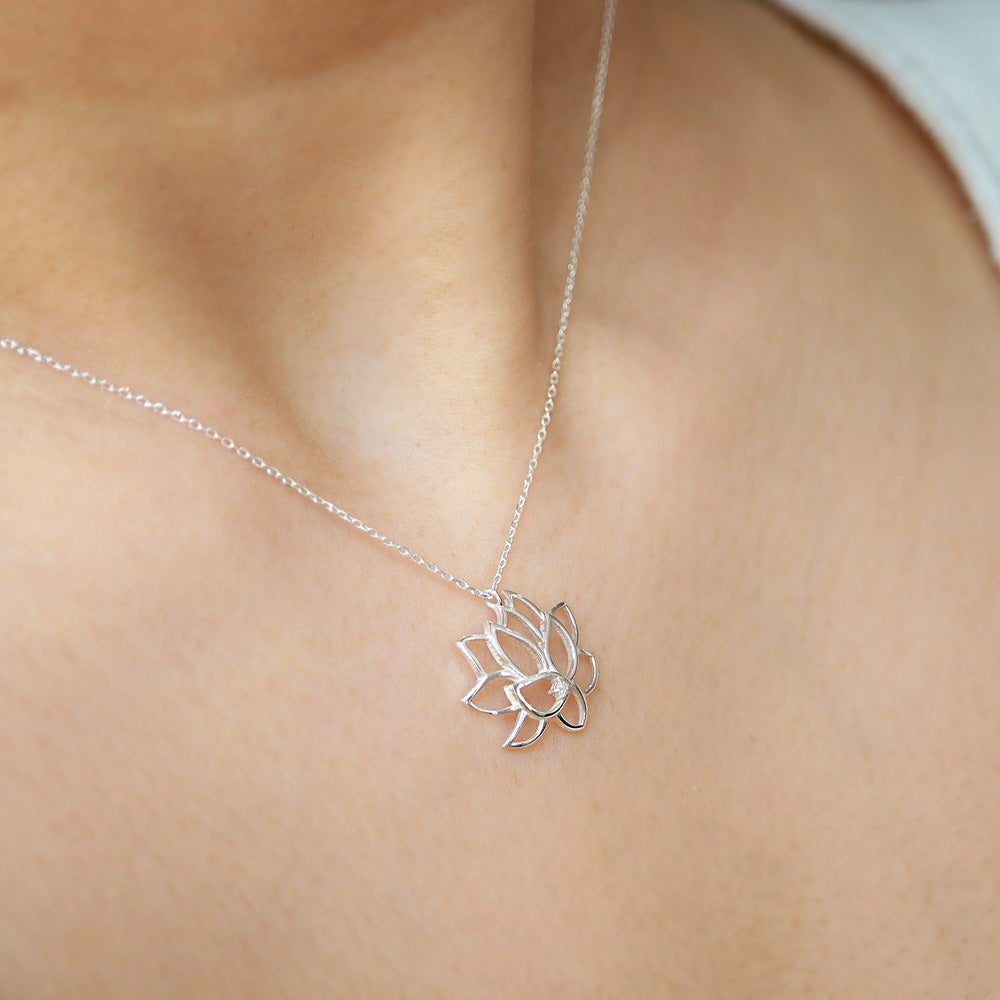 Lotus Pırlantalı Kolye