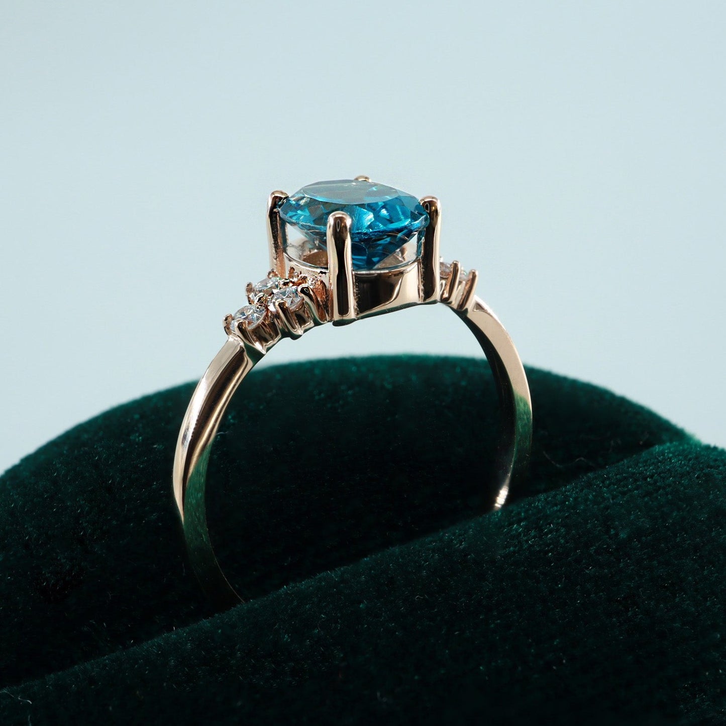 Oval London Topaz & Pırlanta Yüzük